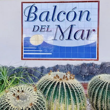 Apartment Con Piscina Junto Al Mar