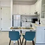 Apartment Con Piscina Junto Al Mar *