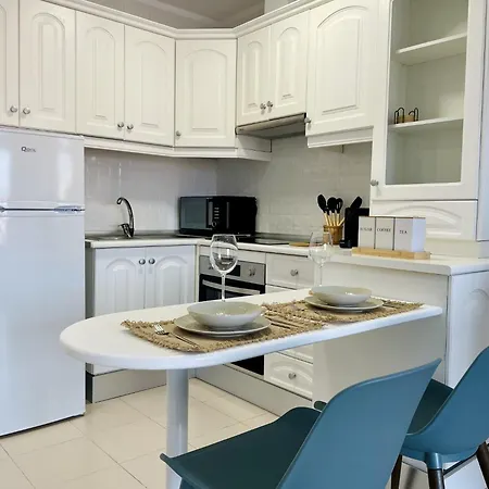 Con Piscina Junto Al Mar 아로나