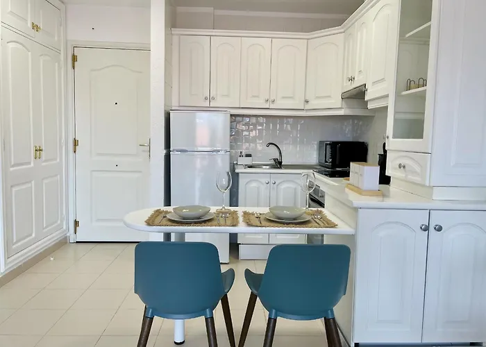 Apartmán Con Piscina Junto Al Mar *