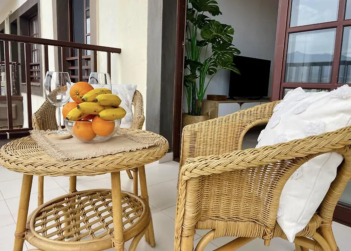 Con Piscina Junto Al Mar